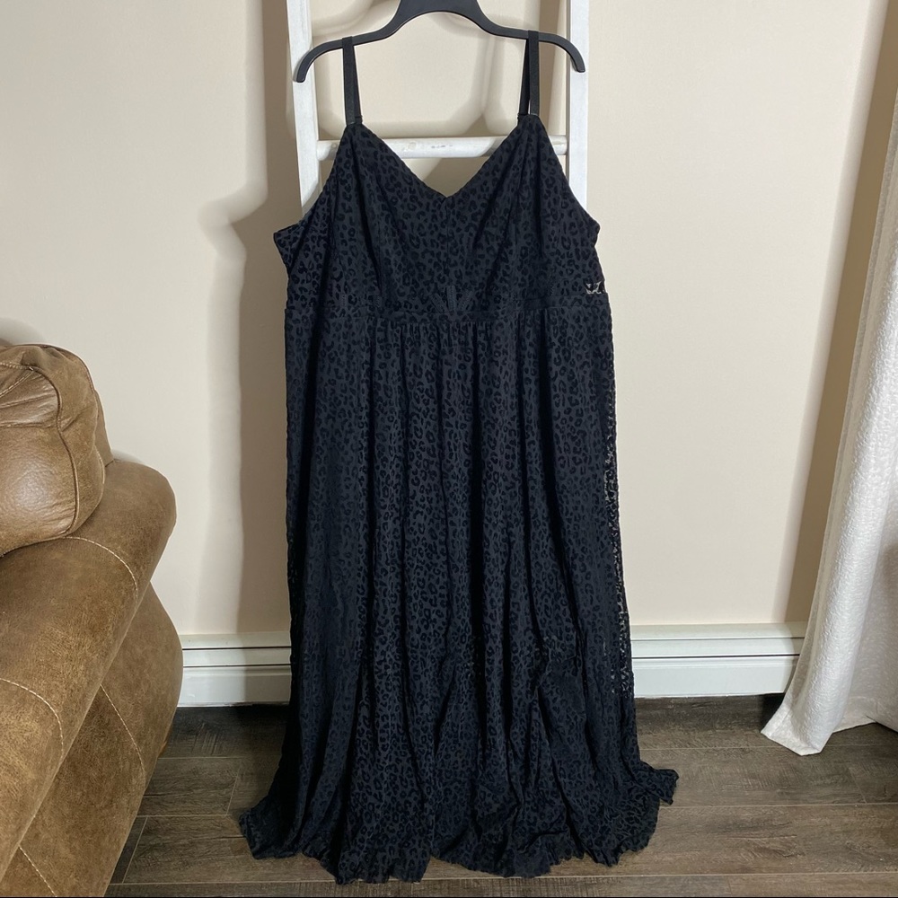 TORRID Special occasion black flocked leopard mesh maxi dress. Size 4 / Size 26.